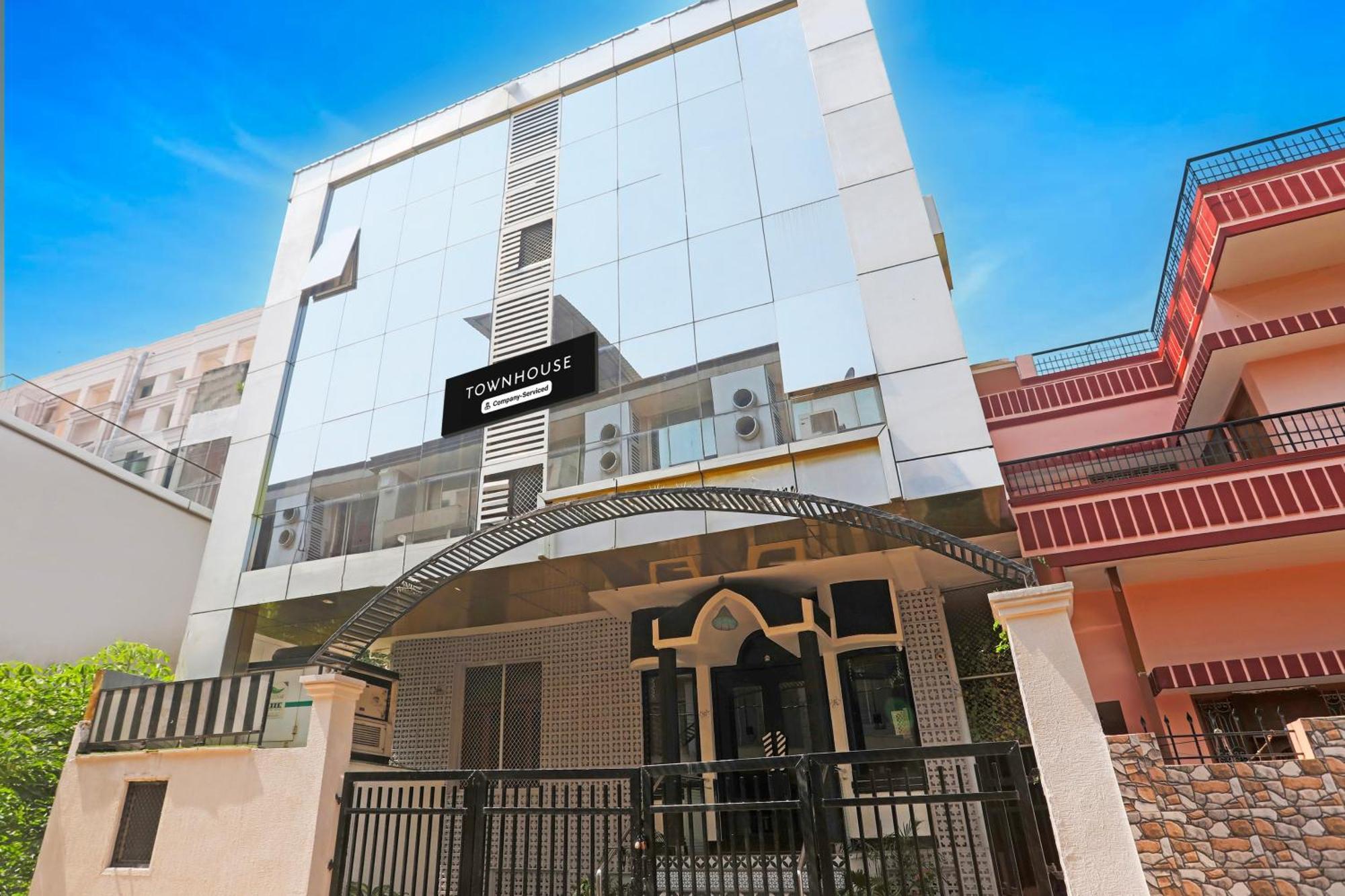 Super Townhouse Cantonment Varanasi Formerly Sarin Inn Eksteriør billede